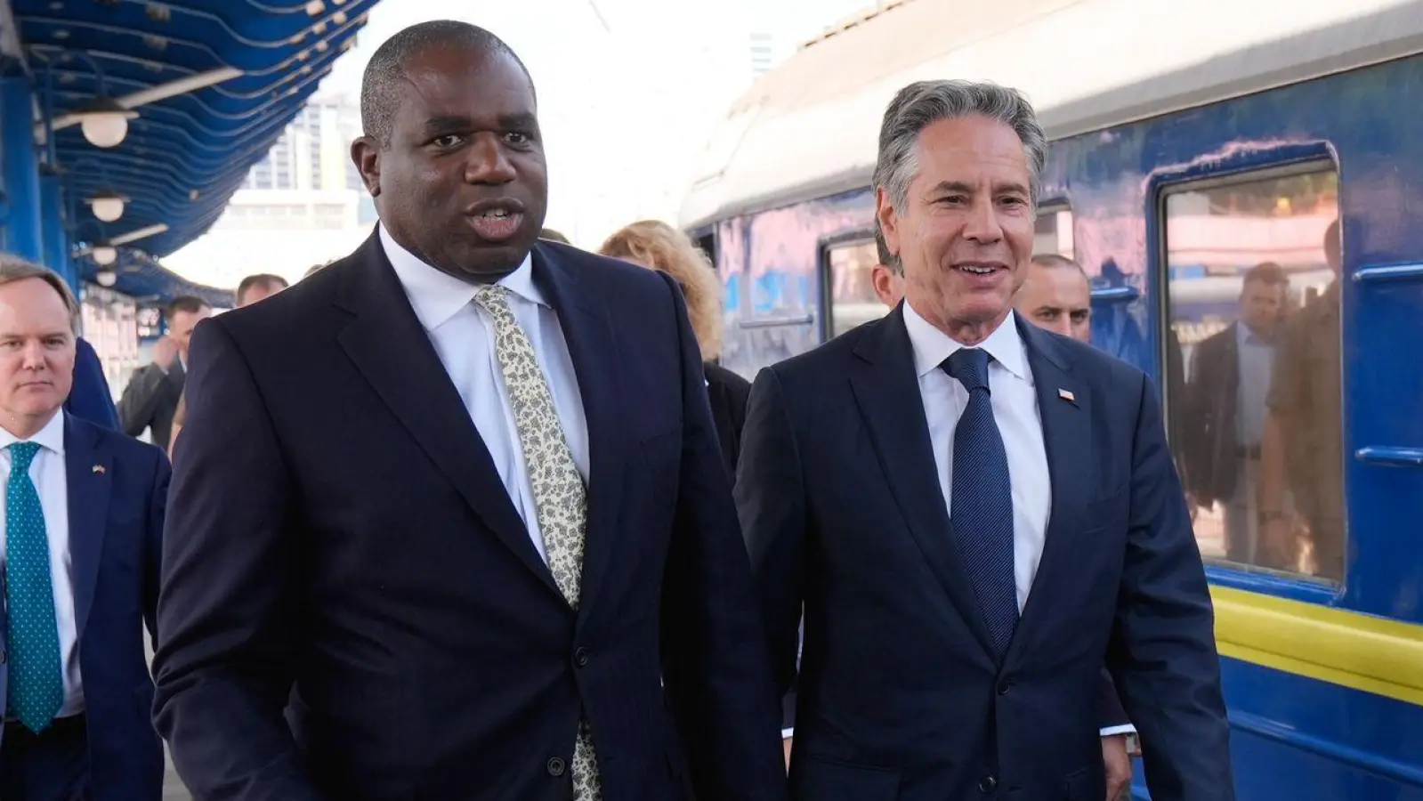 US-Außenminister Antony Blinken und der britische Außenminister David Lammy sind zu Gesprächen in die ukrainische Hauptstadt Kiew gereist. (Foto: Mark Schiefelbein/AP/dpa)