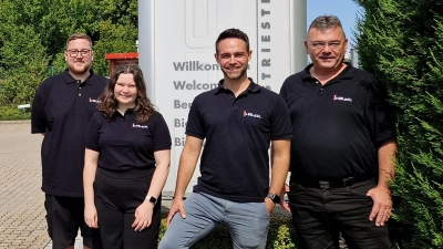 Jonas Buck, Anna-Lena Popp, René Wildermann und Reinhard Popp (von links) freuen sich über den Erfolg ihrer Firma. Auf dem Foto fehlt Mit-Geschäftsführer Heiko Buck. (Foto: Andrea Walke)