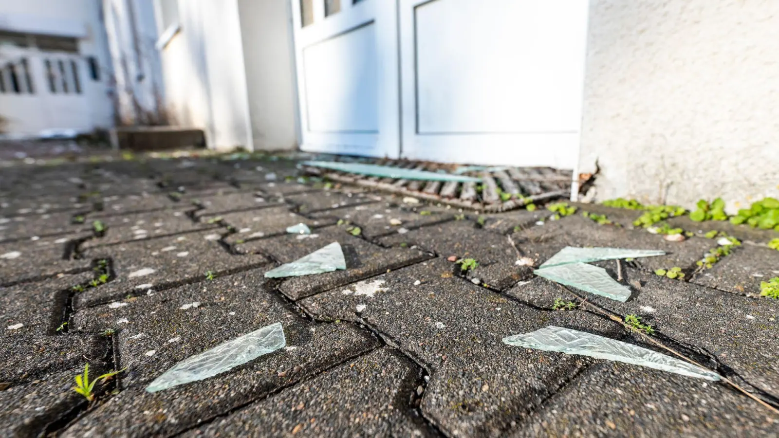 Fußball gespielt, Fenster zu Bruch gegangen? Vor dem siebten Geburtstag eines Kindes kann dieses dafür nicht zur Verantwortung gezogen werden. (Foto: David Inderlied/dpa/dpa-tmn)