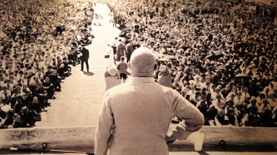 Julius Streicher gehörte zu den größten Hetzern des NS-Regimes (das Bild zeigt ihn auf dem Hesselberg). Und auch in Ansbach zeigte sich der „Franken-Führer“ schon früh kompromisslos. (Repro: Jim Albright)