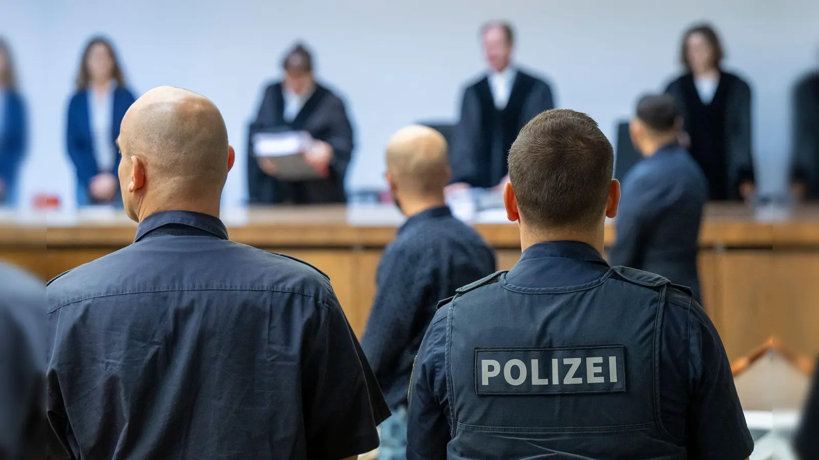 Ein Angeklagter legte Revision ein - nun muss neu verhandelt werden. (Archivbild) (Foto: Peter Kneffel/dpa)