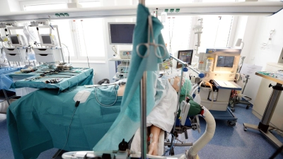 Ort der Organentnahme ist das Krankenhaus - aber reichen die Regeln für die Organspende aus? (Symbolfoto) (Foto: Daniel Reinhardt/dpa)