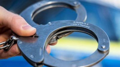Der Verdächtige stellte sich bei der Polizei. (Symbolbild) (Foto: David Inderlied/dpa)