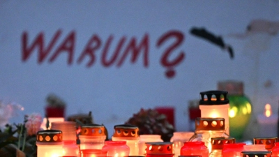 Am Freitagabend waren bei einem Stadtfest im nordrhein-westfälischen Solingen drei Menschen mit einem Messer getötet worden. Laut Experten beginnt eine Radikalisierung oft mit einer Lebenskrise.  (Foto: Federico Gambarini/dpa)