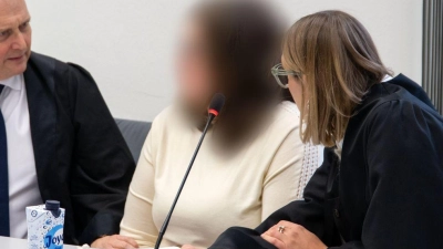 Sie habe keinen Grund gehabt, das Kind zu schütteln, erklärte die 33 Jahre alte Angeklagte über ihre Verteidiger. (Foto: Pia Bayer/dpa)