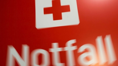 Sepsis-Selbstcheck ergibt Verdacht? Dann sollte man umgehend ärztliche Hilfe in Anspruch nehmen. (Foto: Lino Mirgeler/dpa)