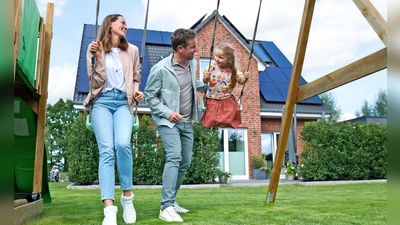 Der durchschnittliche PV-Ertrag in Deutschland reichte 2025 annähernd für eine dreiköpfige Familie inklusive Wärmepumpe und E-Auto. (Foto: DJD/E.ON/Malte Braun)