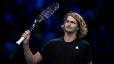 Alexander Zverev ist zufrieden mit seinem Comeback-Jahr. (Foto: Antonio Calanni/AP/dpa)