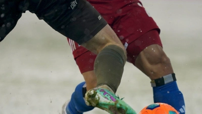 Was ist die richtige Spielkleidung bei Kälte und Schnee? (Archivbild) (Foto: Marcus Brandt/dpa)