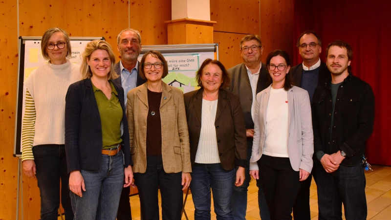 Die Organisierenden der Veranstaltung und die Vortragenden freuten sich über eine zahlreich besuchte Veranstaltung. 30 Teilnehmende wollen sich aktiv in einer Arbeitsgruppe für die Öko-Modellregion engagieren. (Foto: Irmeli Pohl)