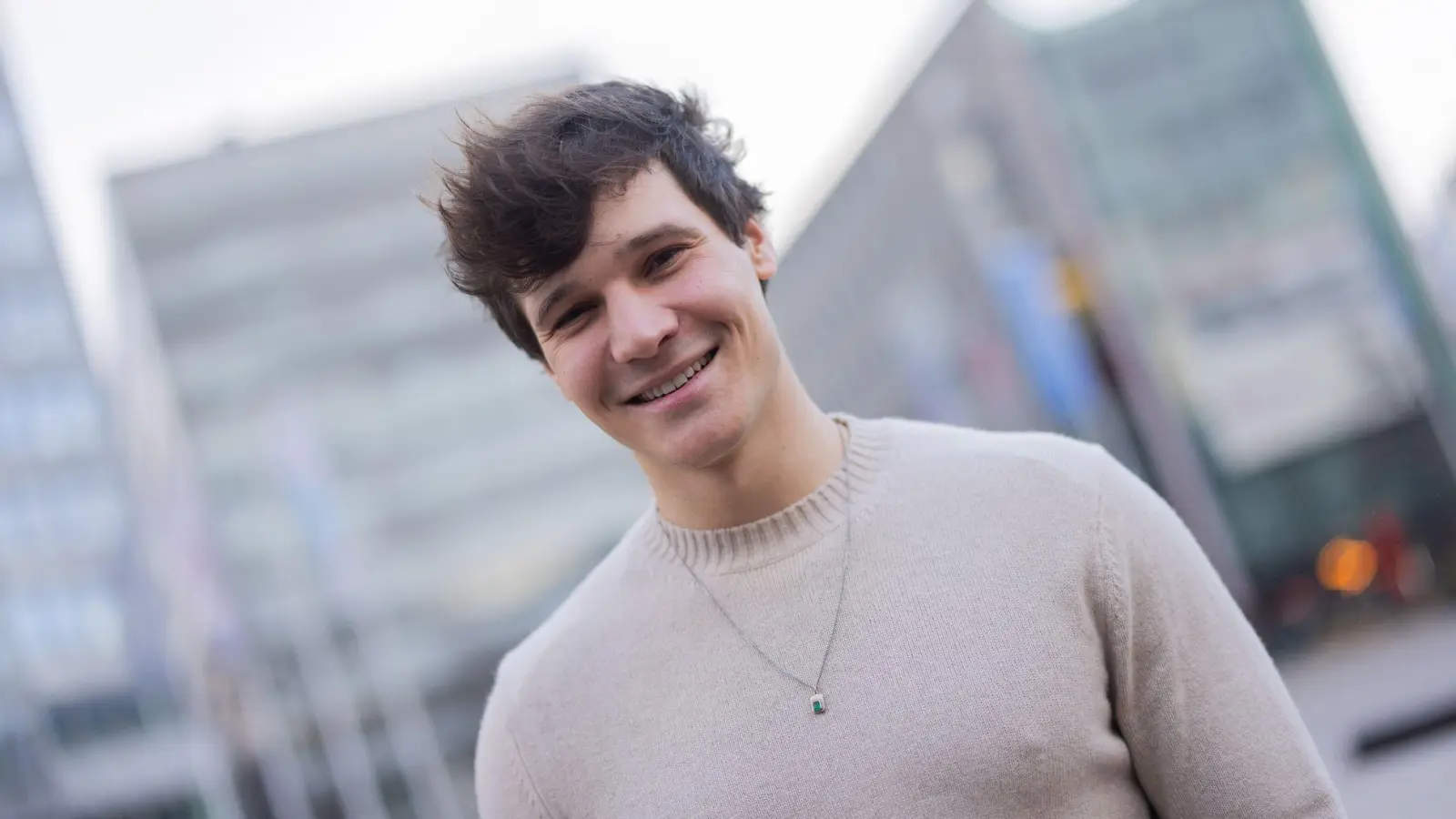 Wincent Weiss bringen Disney-Filme oft zum Weinen. (Archivfoto)  (Foto: Rolf Vennenbernd/dpa)