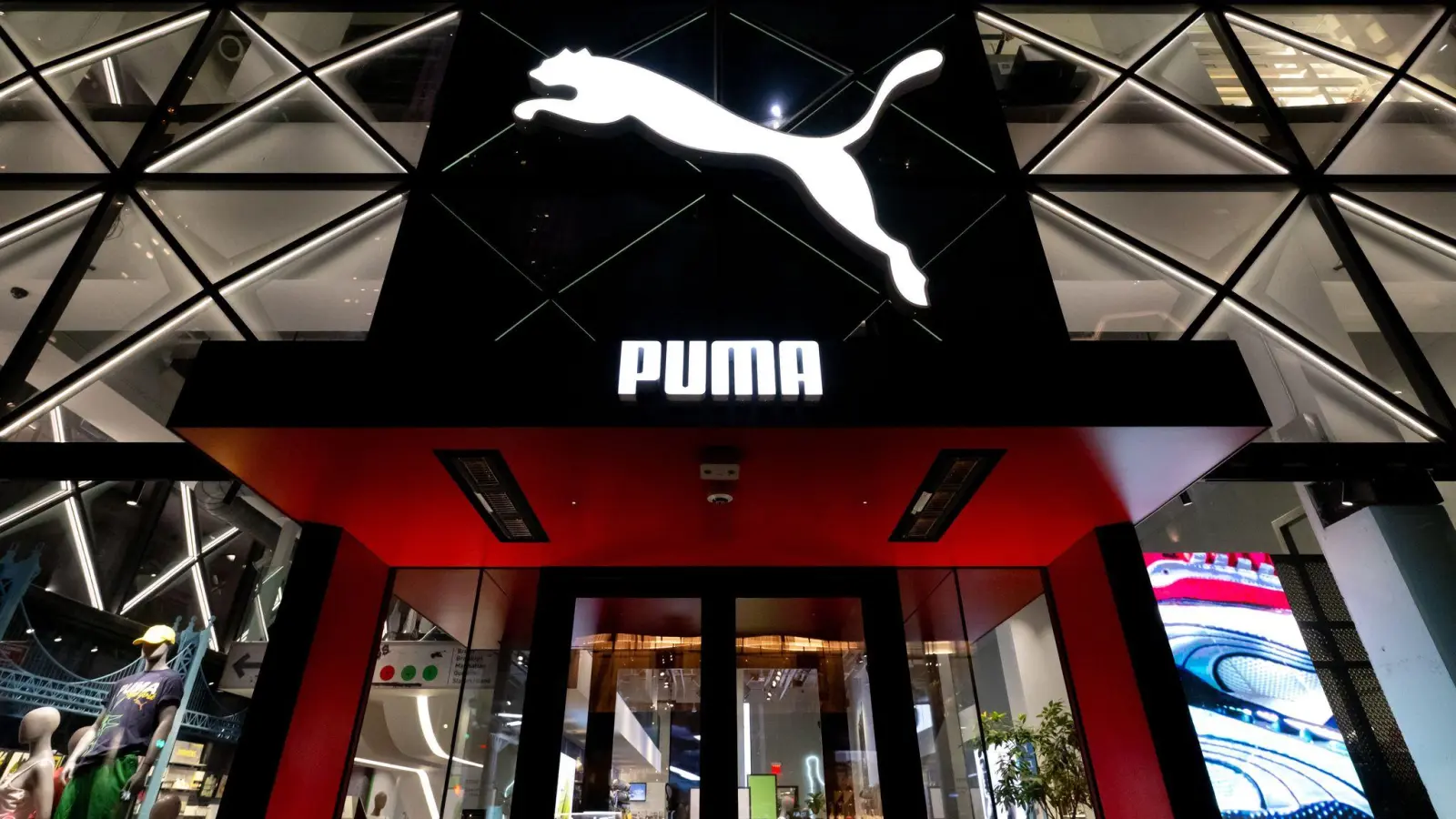 Vor dem Hintergrund der mauen Aussichten dampft das Unternehmen auch seine Investitionspläne zusammen. (Archivbild) (Foto: Sven Hoppe/dpa)