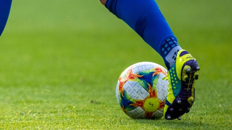 Am Freitagabend will der TSC Neuendettelsau seine Erfolgsserie beim SC Großschwarzenlohe fortsetzen. (Symbolbild: Jens Büttner/dpa-Zentralbild/ZB)