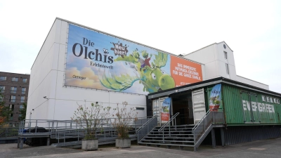 1000 Quadratmeter ist die Halle am S-Bahnhof Ottensen groß, auf 600 davon können Besucher in der Olchis-Welt aktiv werden.  (Foto: Marcus Brandt/dpa)