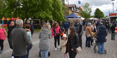 Etwa 40 Vereine, Betriebe und Fieranten haben sich mit der Gemeinde für diesen Jubiläumsmarkt am 4. Mai zusammengetan.  (Foto: Peter Tippl)