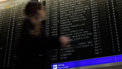 Am Frankfurter Flughafen sind hunderte Flüge annulliert.  (Foto: Hannes P. Albert/dpa)