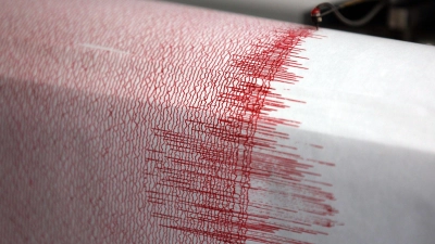 Der Seismograph einer Erdbebenwarte verzeichnet Ausschläge. (Symbolbild) (Foto: Oliver Berg/dpa)