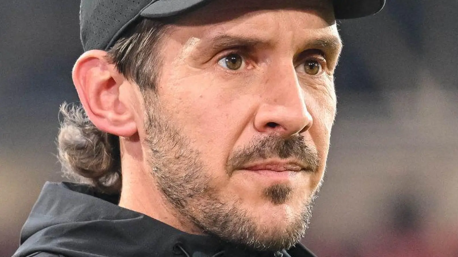Nachdenklich: Freiburgs Trainer Julian Schuster. (Foto: Harry Langer/dpa)