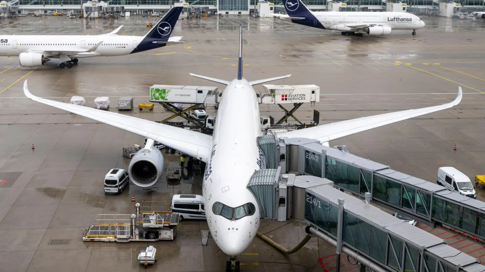 Die Frage nach der dritten Startbahn am Flughafen München sorgt seit Jahren für Streit. (Symbolbild) (Foto: Peter Kneffel/dpa)