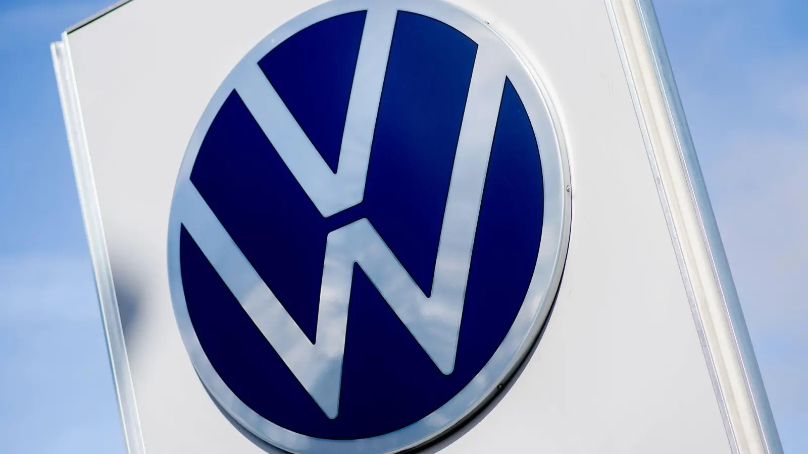 Der VW-Konzern setzt seinen Kurs zur stärkeren Fokussierung auf das Kerngeschäft fort. (Archivbild) (Foto: Hauke-Christian Dittrich/dpa)