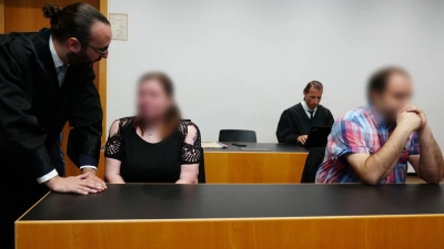 Die wegen Misshandlung eines Fünfjährigen angeklagten Eltern gaben die Vorwürfe vor Gericht teilweise zu. (Foto: Ulf Vogler/dpa)