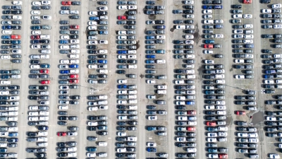 Neuwagen von Volkswagen stehen in Wolfsburg. (Symbolbild) (Foto: Julian Stratenschulte/dpa)