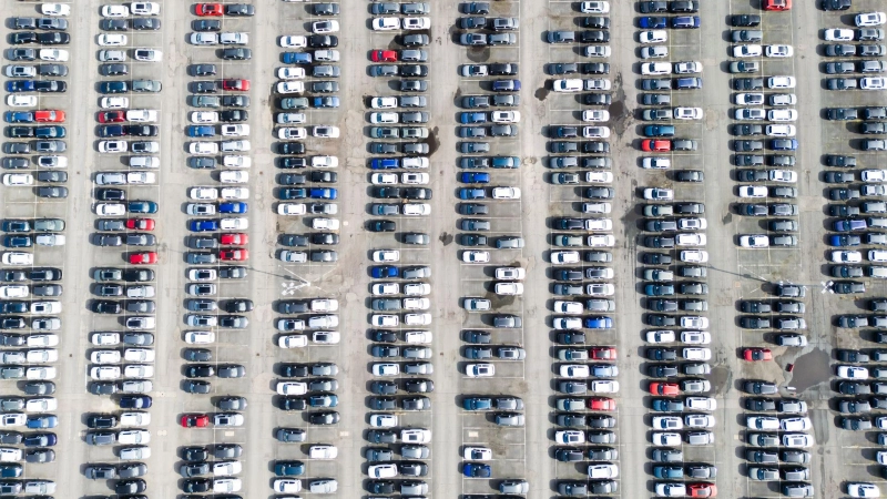 Neuwagen von Volkswagen stehen in Wolfsburg. (Symbolbild) (Foto: Julian Stratenschulte/dpa)