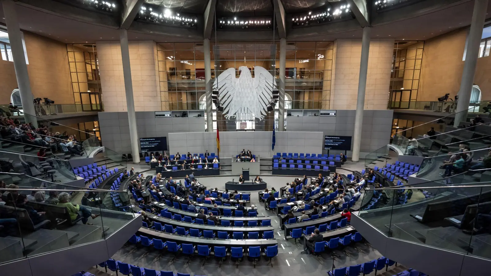 Der Bundestag soll etwas später über das Sparpaket für stabile Kassenbeiträge abstimmen. (Archivbild) (Foto: Michael Kappeler/dpa)