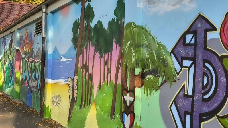 Atlantikküste und Pinienwald: Das neue Anglet-Graffiti zeigt die Schönheit der französischen Partnerstadt ganz eindrucksvoll. (Foto: Robert Maurer)