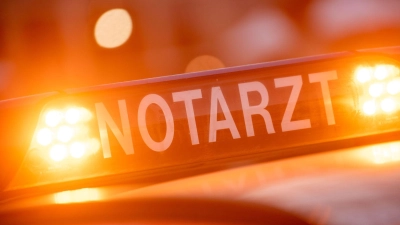 Die Wiederbelebungsmaßnahmen des Notarztes konnten dem Jungen nicht mehr helfen. (Symbolbild) (Foto: Lino Mirgeler/dpa)