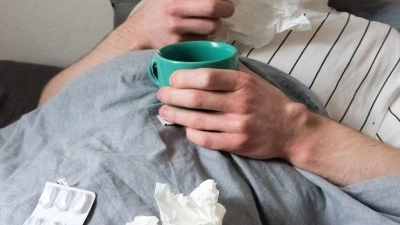 „Leisure Sicknes“: Einer Studie zufolge kennen viele Menschen das Phänomen, ausgerechnet an freien Tagen Krankheitssymptome zu erleben. (Symbolbild) (Foto: Philip Dulian/dpa)