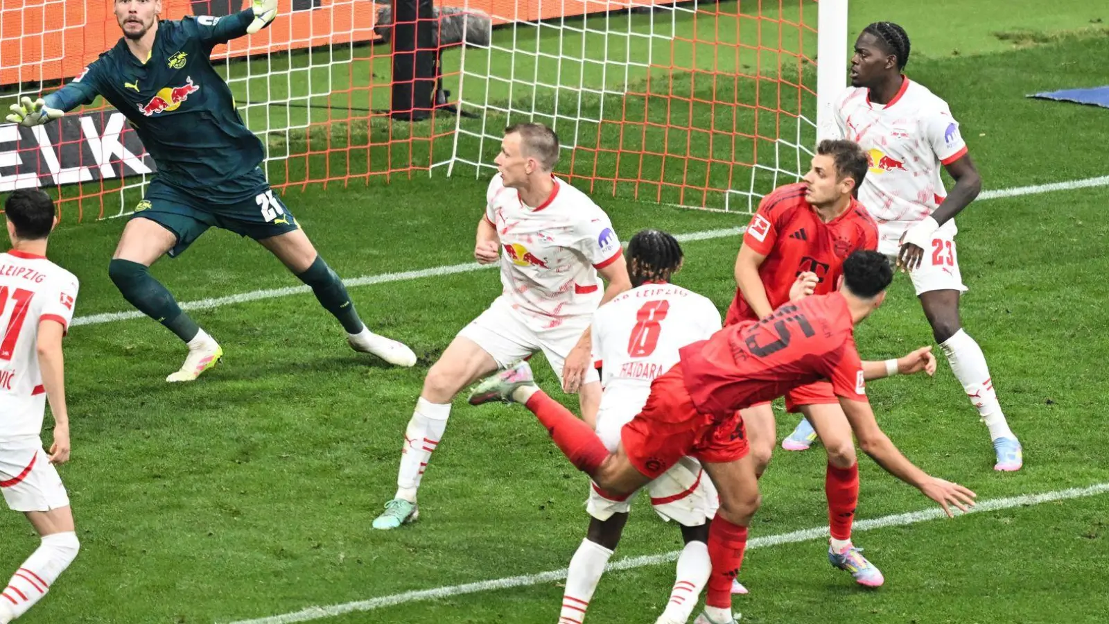 Die Bayern kämpften sich in Leipzig wieder heran. (Foto: Hendrik Schmidt/dpa)