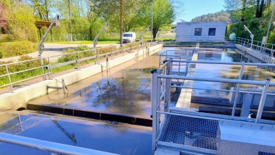 In die Kläranlage der Stadt Heilsbronn muss investiert werden. Zehn Millionen Euro stehen im Raum. Das lässt sich nur finanzieren, wenn die Grundstückseigentümer zusätzliche Beiträge zahlen.  (Foto: Eckard Dürr)