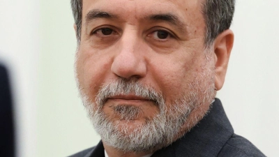 Irans Außenminister Araghtschi reagiert auf Trumps Ankündigung einer Waffenruhe.    (Foto: Alexander Kazakov/Pool Sputnik Kremlin/AP/dpa)