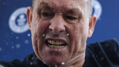 Gaude knackte seinen eigenen Rekord von 83 Kokosnüssen. (Foto: Marcus Brandt/dpa)