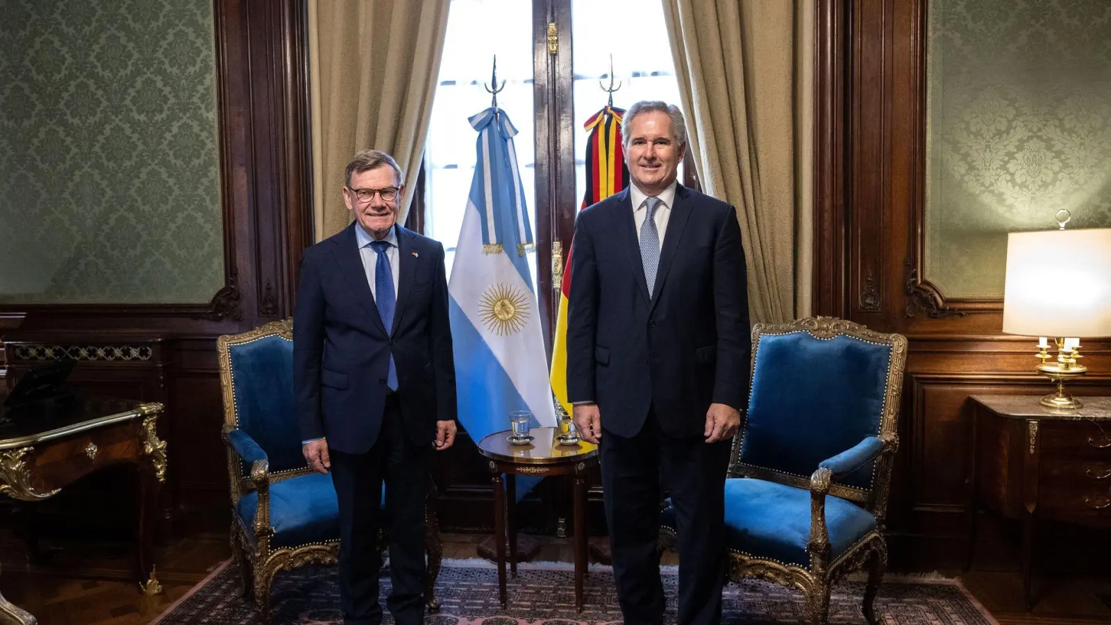 Außenminister Johann Wadephul (CDU, l.) beim Treffen mit seinem argentinischen Kollegen Pablo Quirno in der Hauptstadt Buenos Aires. (Foto: Boris Roessler/dpa)