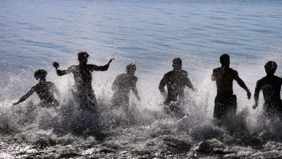 Die frühe Sommerhitze lockt viele Menschen ans Wasser, manchmal mit dramatischen Folgen. (Symbolbild) (Foto: Karl-Josef Hildenbrand/dpa)
