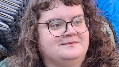 Mitorganisatorin Tessa Brancalion (vorne) und ihre Mitstreiter wollen Rumänien erreichen. (Foto: Kai Morschlatt/dpa)