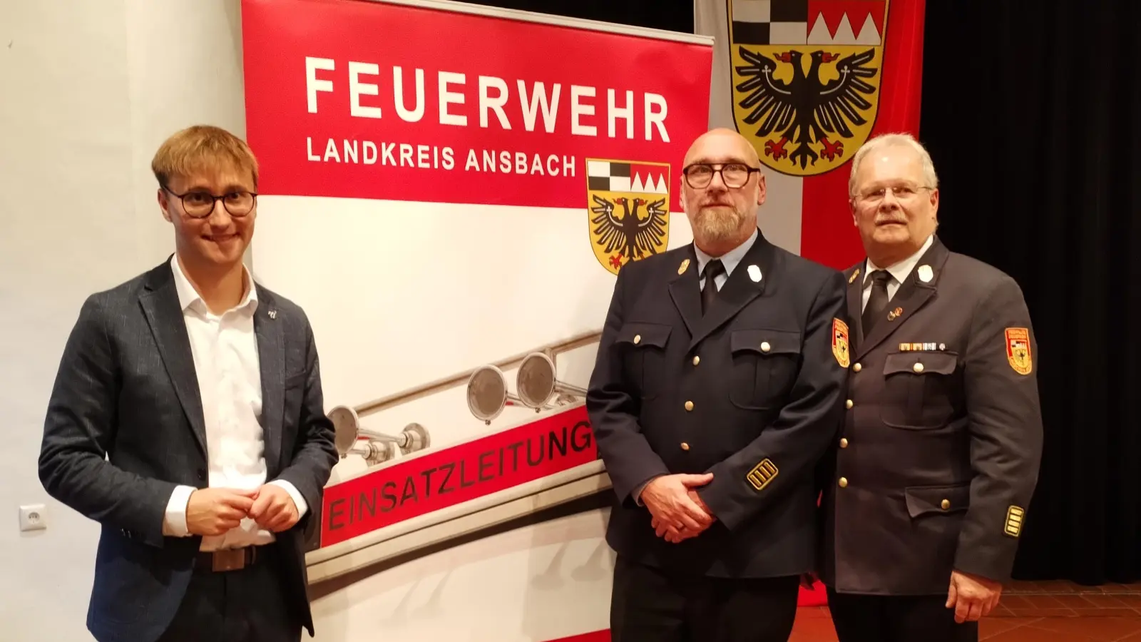 Landrat Marco Meier begrüßte den neuen Kreisbrandrat Christian Schmidt und dankte dessen Vorgänger Thomas Müller für seinen Einsatz (von links). (Foto: Michaela Krauth)