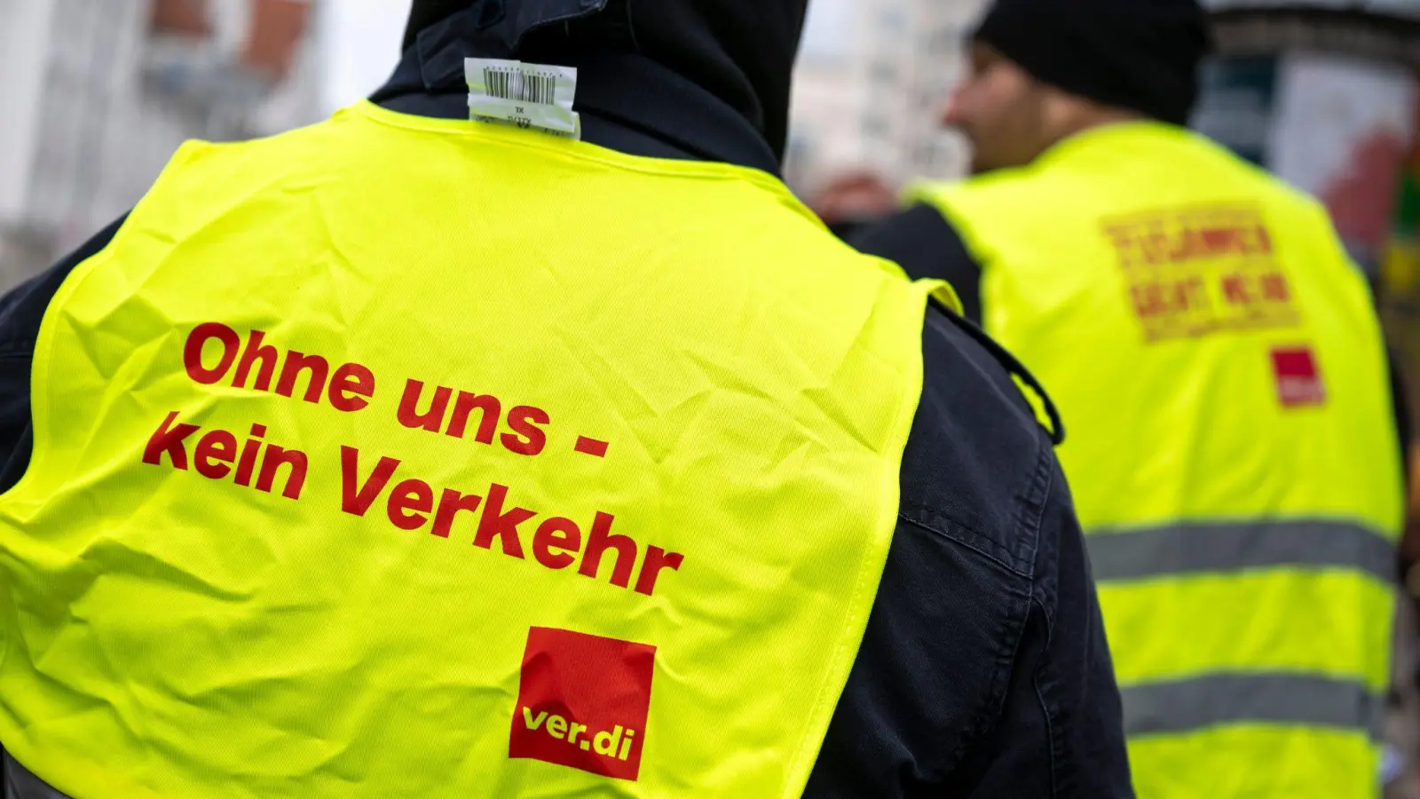 Die Gewerkschaft Verdi hat Warnstreiks in vier weiteren bayerischen Städten angekündigt. (Archivbild) (Foto: Peter Kneffel/dpa)