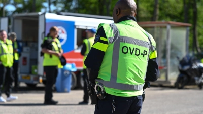 Nach Angaben der Polizei könnten sich die Kinder in Lebensgefahr befinden. (Foto: Lars Penning/dpa)