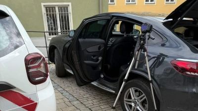 Ermittler haben nach dem Vorfall im März an Wolfgang Lampes Wagen, der zur Tatzeit auf dem Parkplatz am Rathaus gestanden hatte, Spuren gesichert. (Foto: Wolfgang Lampe)