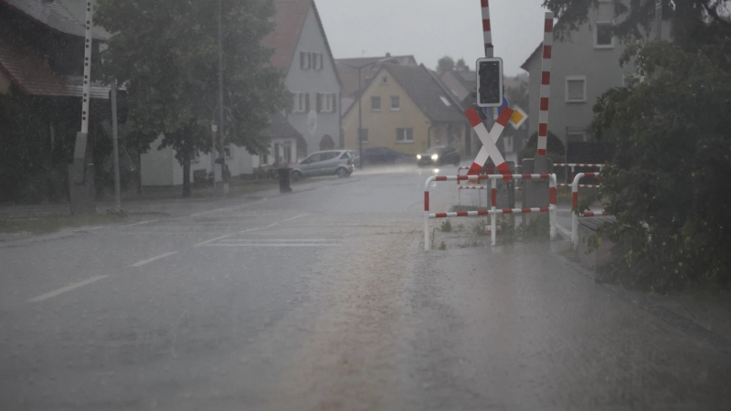 Sturzbachartige Regenfälle gab es am Dienstagabend etwa in Ipsheim. (Foto: NEWS5/David Oßwald)