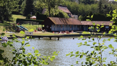 Der Badesee in Schillingsfürst bietet ein erholsames Ambiente. (Foto: Thomas Schaller)