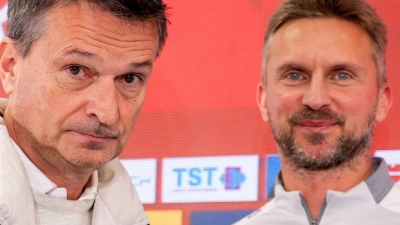 Christian Heidel setzt nur beim nächsten Spiel der Mainzer auf Benjamin Hoffmann. (Foto: Torsten Silz/dpa)