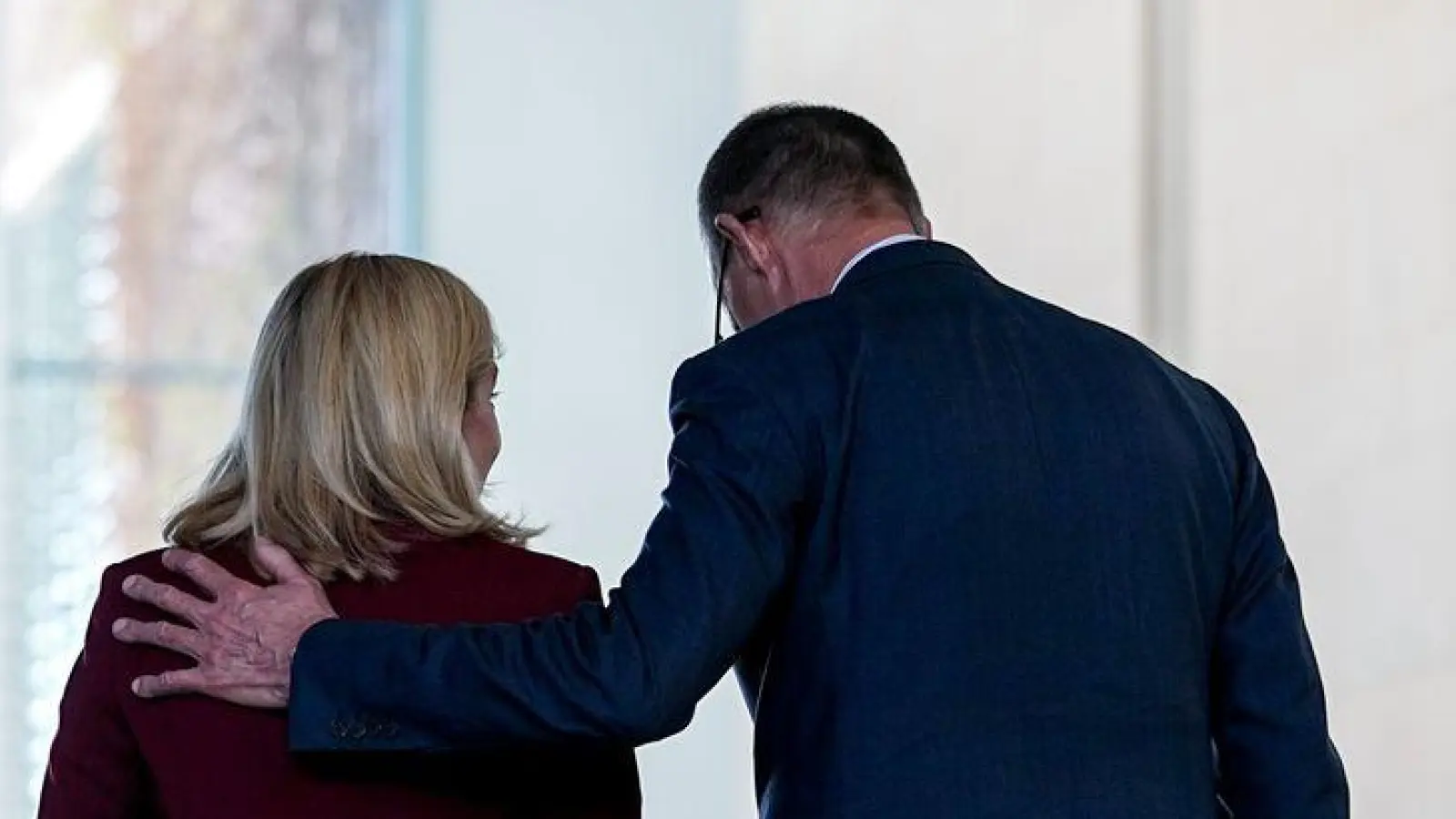 Nina Warken und Friedrich Merz haben ihre Büros künftig auf derselben Etage im Kanzleramt. (Archivbild) (Foto: Kay Nietfeld/dpa)