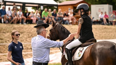 Das Uffenheimer Reitturnier ist ein Aushängeschild für die Stadt. Ob es künftig noch stattfinden kann? Die Vereinsvorsitzende Carolin Lampe (links) kann das aktuell nicht garantieren. (Foto: privat)