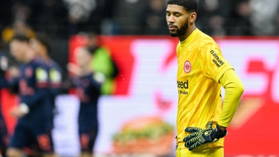 Eintracht Frankfurts Torwart Kaua Santos begünstigte mit schweren Patzern die Niederlage gegen den FSV Mainz 05. (Foto: Uwe Anspach/dpa)