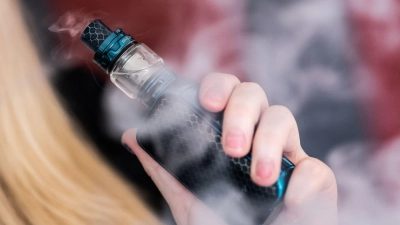 Vor allem bei jungen Menschen sind Vapes beliebt. (Symbolbild) (Foto: Silas Stein/dpa)