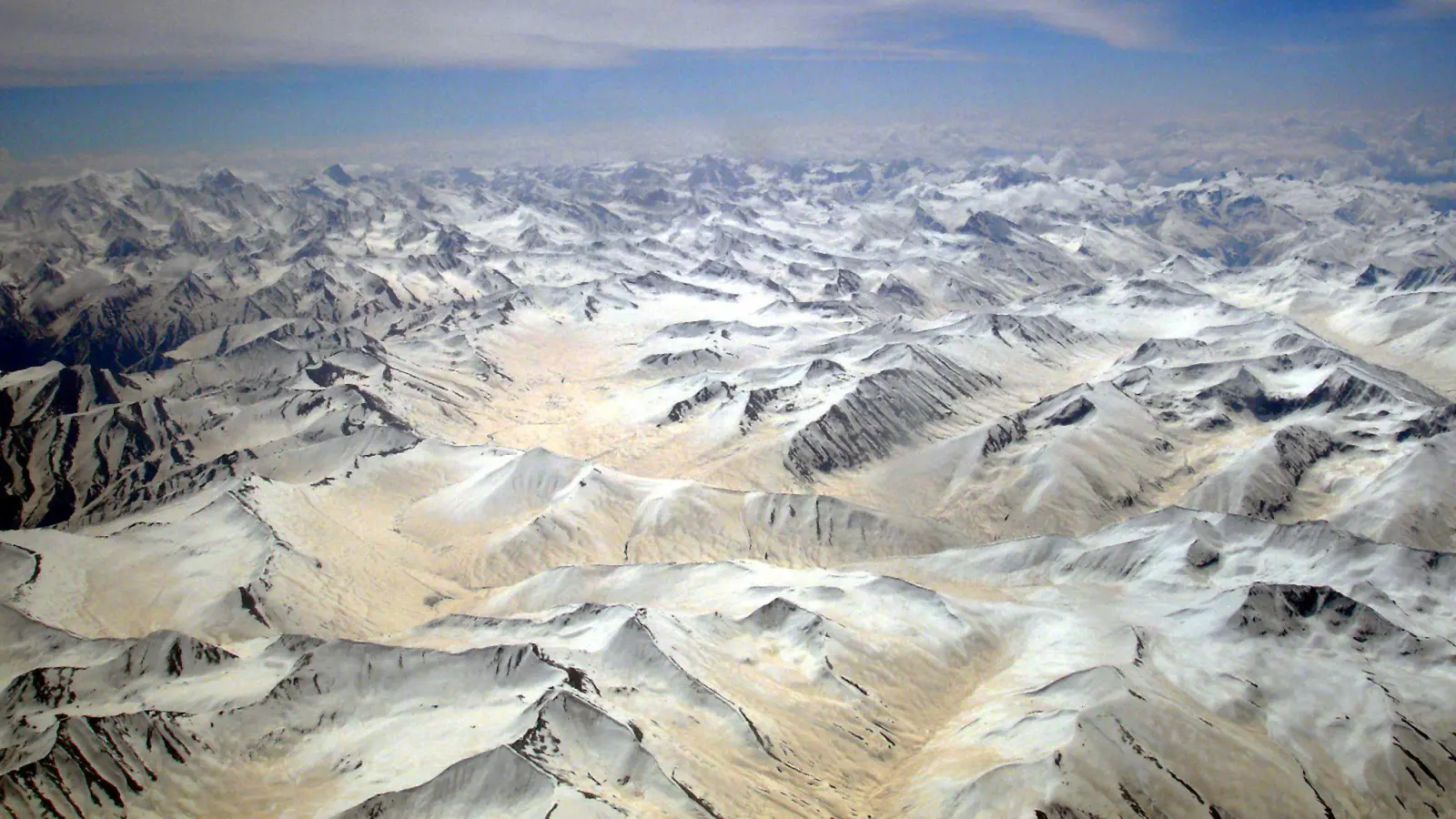 Nach einem Lawinenabgang werden zehn Bergsteiger im pakistanischen Karakorum-Gebirge vermisst. (Symbolbild) (Foto: Olivier Matthys/EPA/dpa)